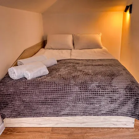 Lily's 7 By Bulgarentals - *